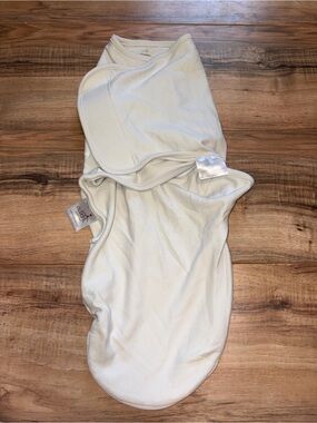 Aden by Aden + Anais Light Gray Easy Swaddle Unisex Size S/M 0-3M